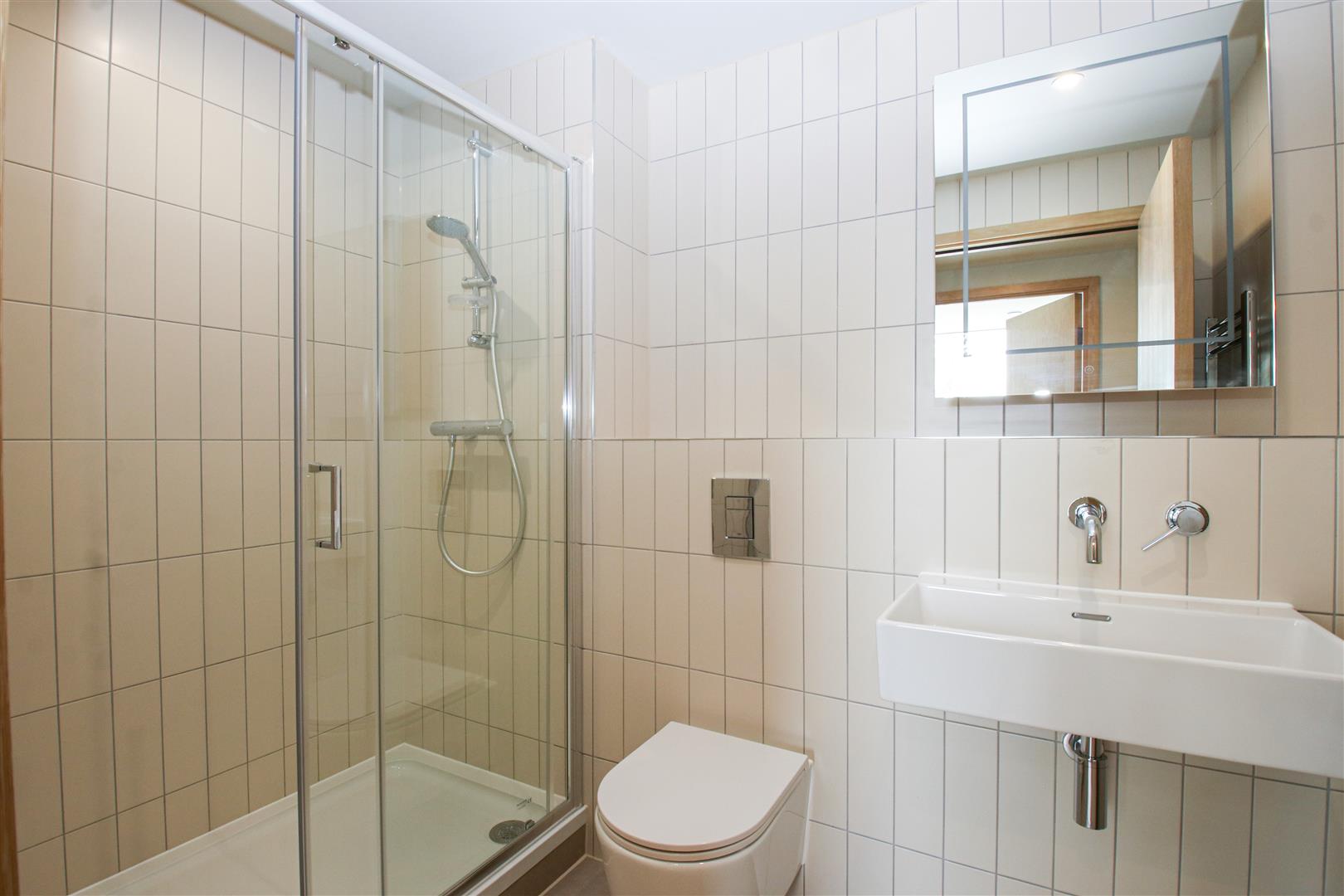 2 bed property in 785 Bath Road, Hounslow